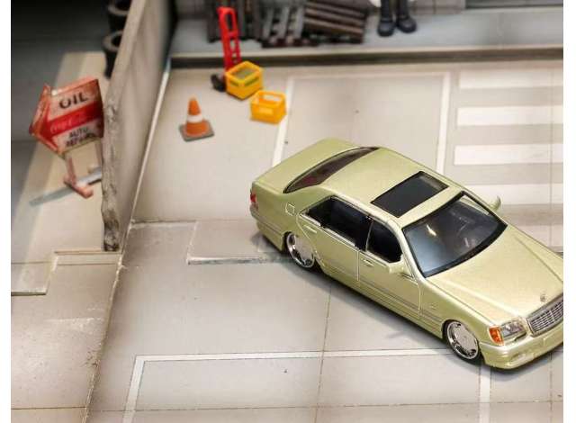 Street Weapon Mercedes-Benz W140, Gold 1:64