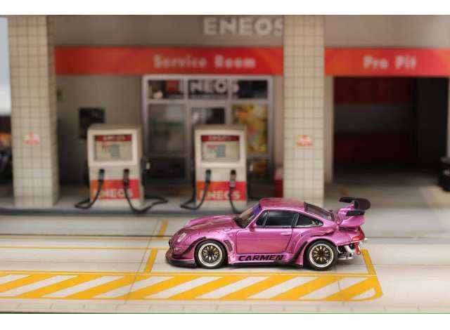Street Weapon 993 with low tail, metallic purple 1:64