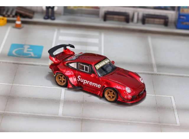 Street Weapon 993 *Supreme* low tail, red 1:64