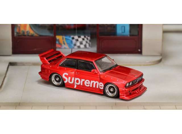 Street Weapon BMW E30 *Supreme*, red 1:64