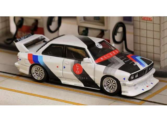 Street Weapon BMW LTO E30, white/blue/red 1:64